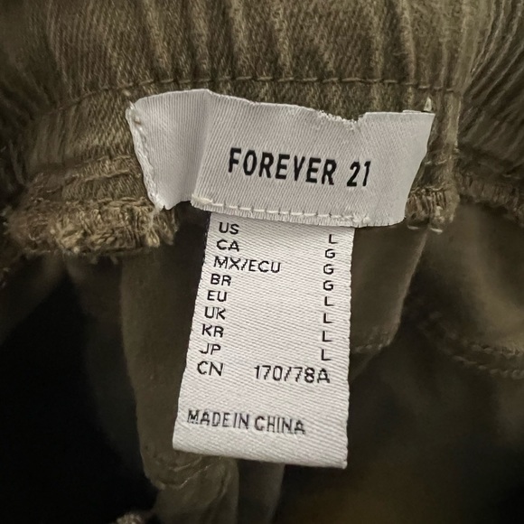 Cute destroyed forever 21 joggers - Picture 9 of 10